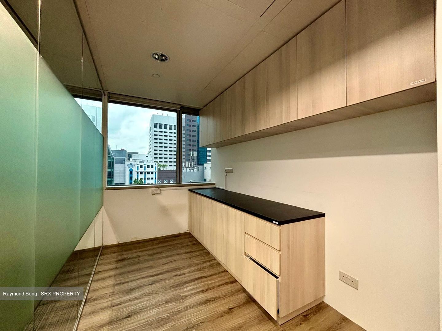 Odeon Towers (D7), Office #485425291